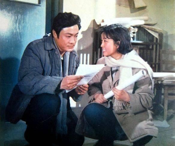 介绍认识的,当时的赵静在影视圈已经小有名气了,丹宁军也是赵静的粉丝