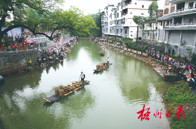 一条小河,缓缓流经广西梧州市苍梧县六堡镇合口街古码头.