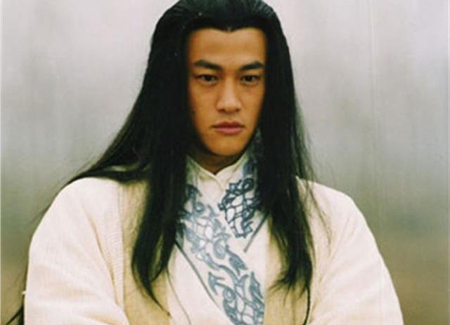 而是叫严宽,只是饰演西门吹雪的是何润东,不得不说和严宽的颜值还是有