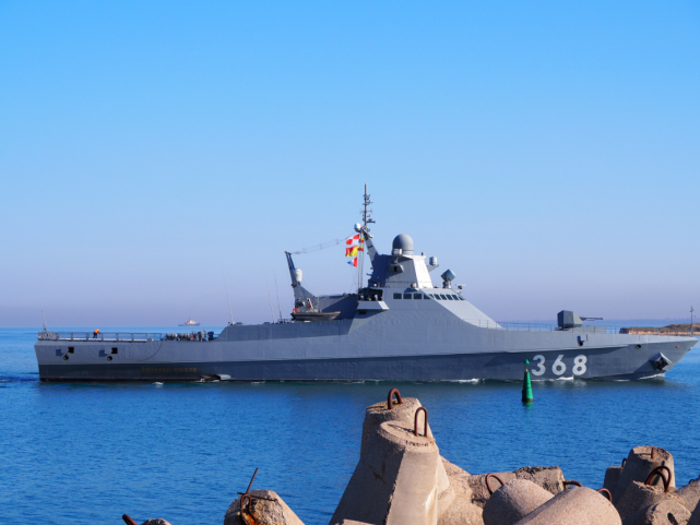 火力堪比3000吨级护卫舰,俄新式巡逻舰出海,排水量1800吨!