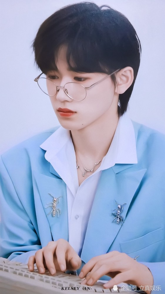 演员宋亚轩时尚照片集锦