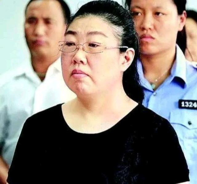 2008年,因冒充亿万富翁王破盘的女儿,争夺其遗产而被当事人的女儿举报