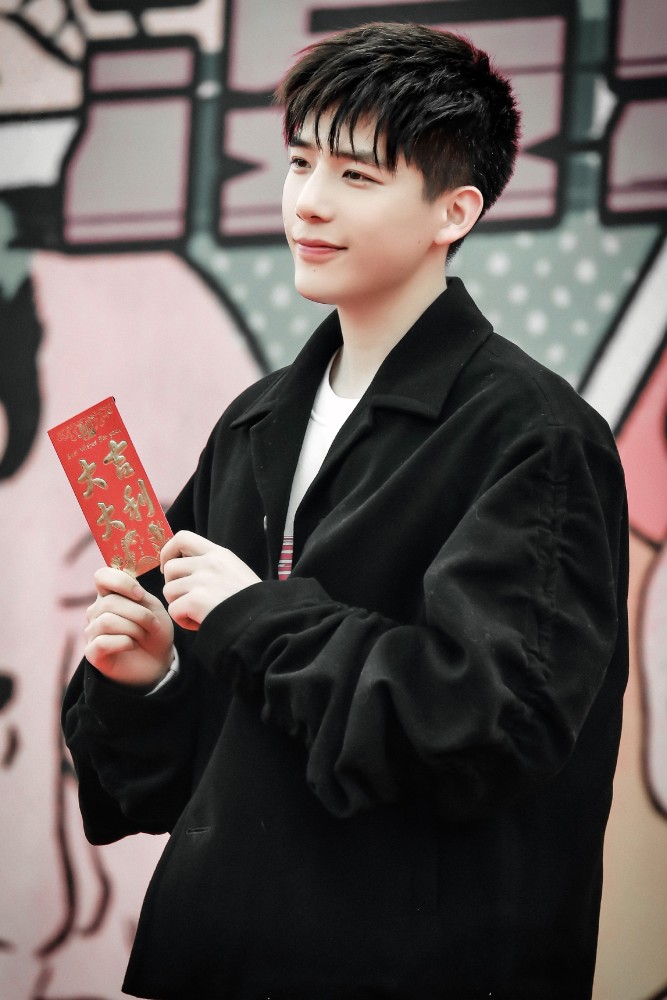 angelababy王安宇漫野寻踪于横店开机两人cp感十足