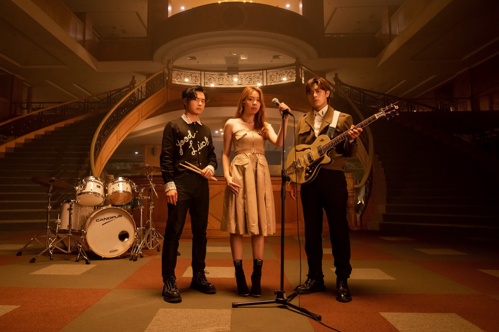 告五人《唯一》破8亿播放登抖音神曲 韩寒指名邀歌《寂寞留白》_腾讯