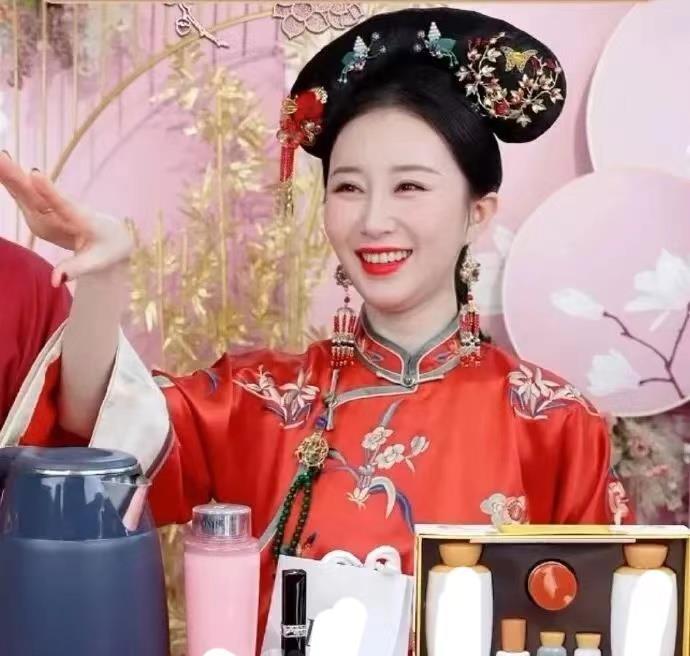 吃相难看?69岁刘晓庆写五个字卖9999元,