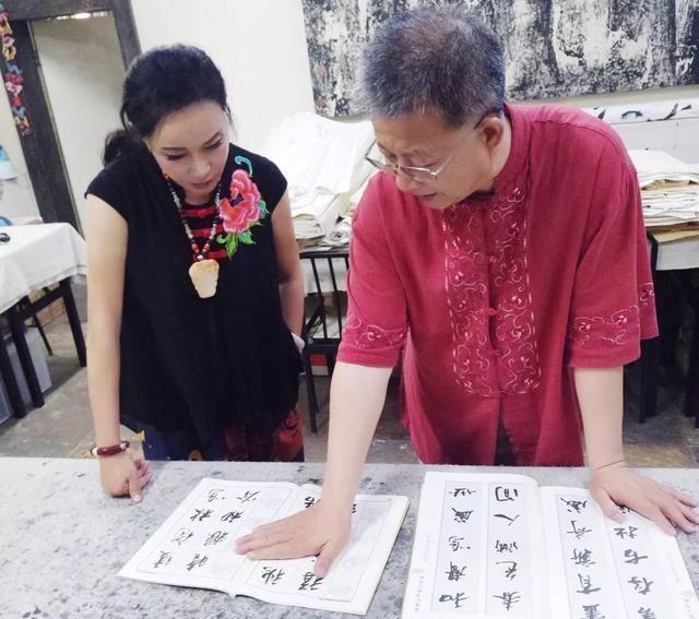 吃相难看?69岁刘晓庆写五个字卖9999元,