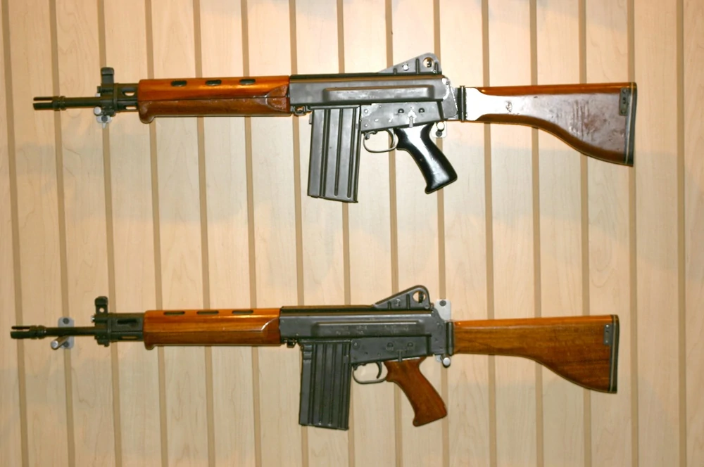 没了ar15的阿玛莱特公司,又诞生了另一款枪,叫ar16,设计师还是斯通纳.