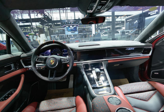 广州车展直击外观更为炫酷迈莎锐帕拉梅拉亮相