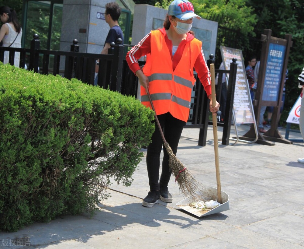 越来越多的人去考保洁员证,越早考越好