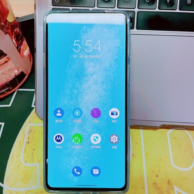 52英寸大底,这样一来主摄就比realme q3系列,vivo iqoo z5好很多了