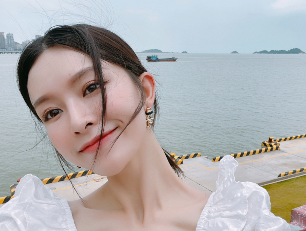 球状闪电迪丽热巴不演了看到网传新女主网友又是她