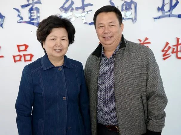 与丈夫相守48年,搭档罗京去世后自请离职,邢质斌如今怎样了?