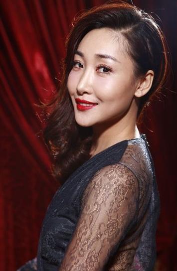 和王晶郝蕾抢人手撕董洁女制片人陈祉希到底是什么来头