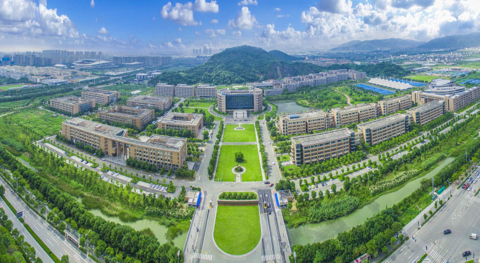 台州学院实行椒江,临海两地三校区办学模式,总占地面积1670余亩