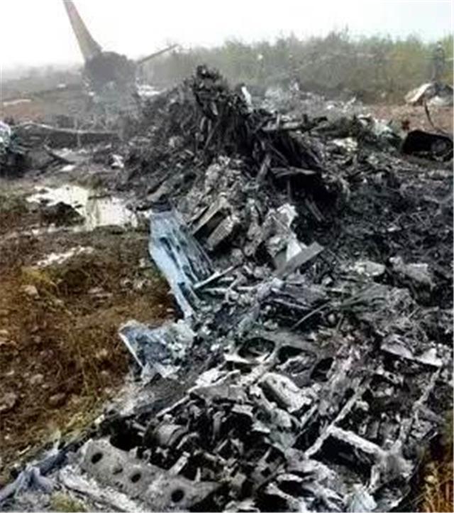 桂林空难残骸图片