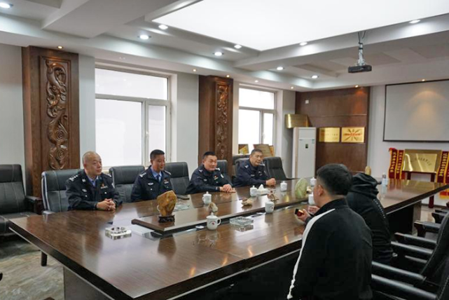 辽阳市交警支队领导约谈辽阳县重点源头装载企业