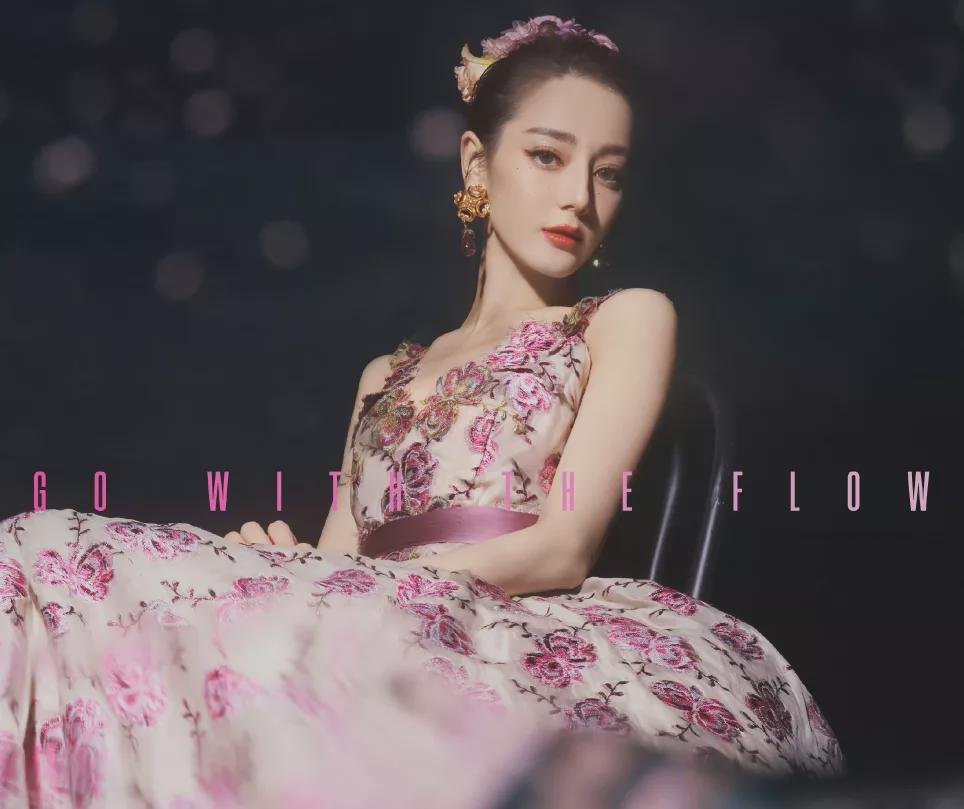 90花时尚圈待遇如何?热巴艳压4场红毯,地位却远不及周冬雨