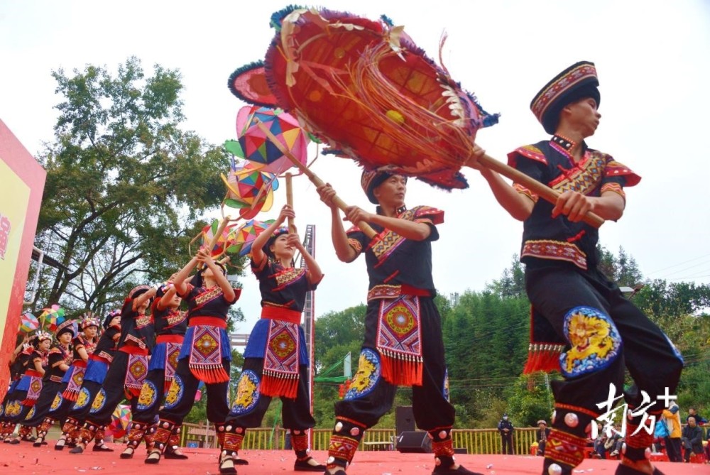 欢庆盘王节连山上演瑶族风情秀