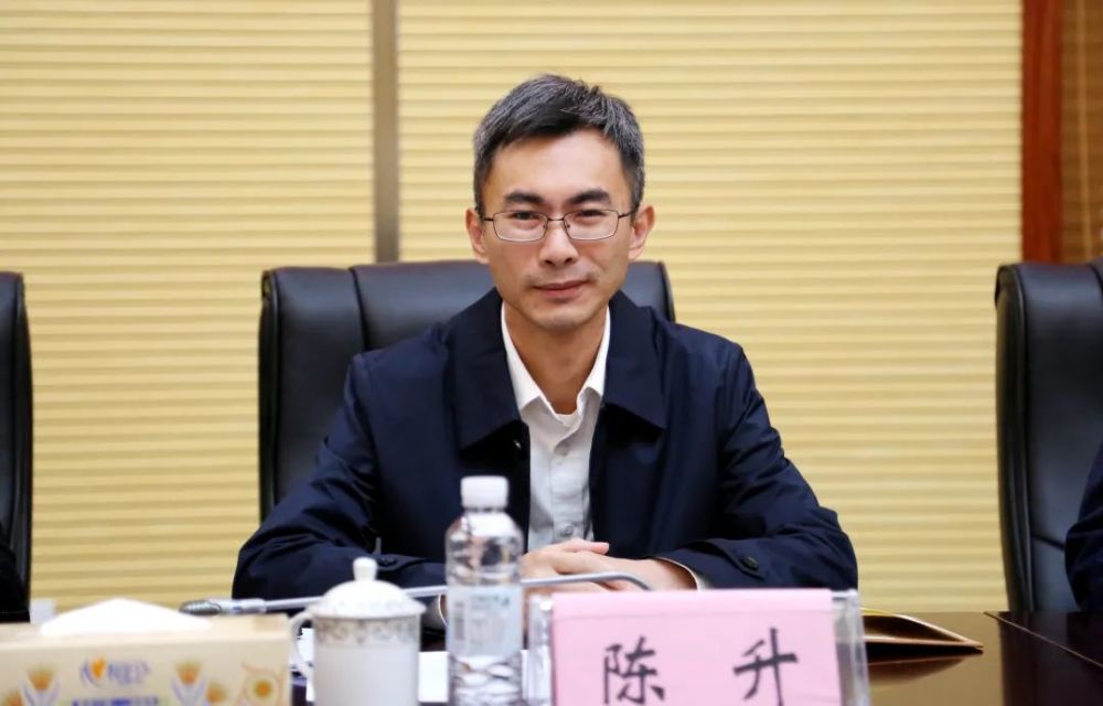 于福坚,县委常委,组织部部长曾宪智,县委常委,副县长陈光提等领导陪同