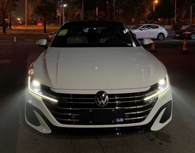 外观设计上来看,大众cc确实很美,和其他