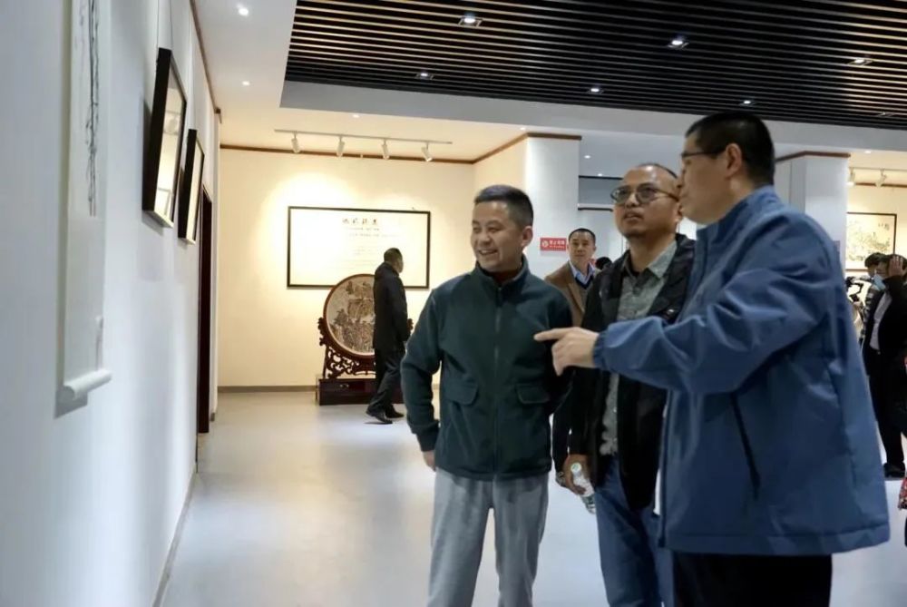 宜兴徐悲鸿画院第一届花鸟画展开幕