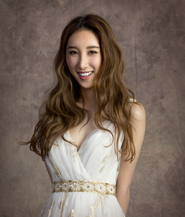 承认与富二代分手后,又自曝猛料,28岁女歌手许靖韵这波操作绝了