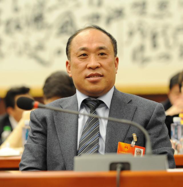 黑龙江"鸡西第一家族":实控140亿商业帝国,90后女董事长抢眼