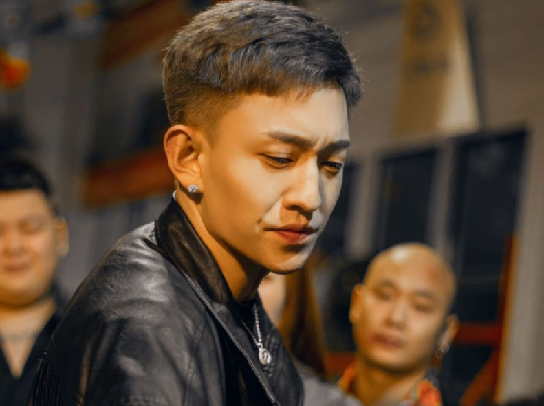 网红李耀阳人设崩塌,两位前任联手,爆出其诸多黑料,网友:渣男