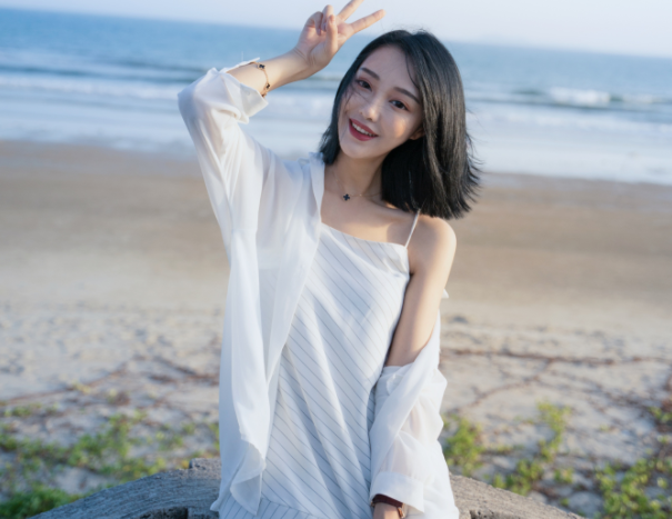 辛巴合伙人伽柏,直播称赞胜仔,直言娜美"不像主播,不懂感恩"