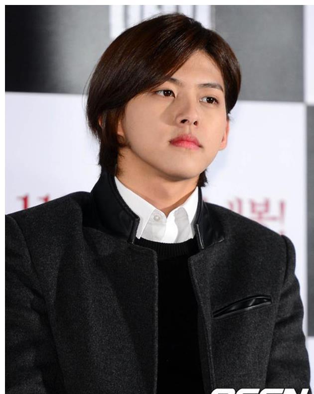 现年27岁的男团ukiss前成员东澔,于2015年11月与圈外女友结婚,隔年5月