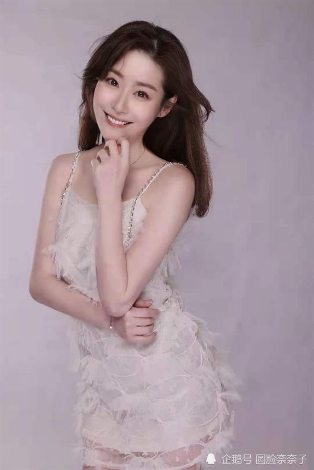 沦为最惨星女郎!周星驰耽误她八年青春,如今39岁选择复出