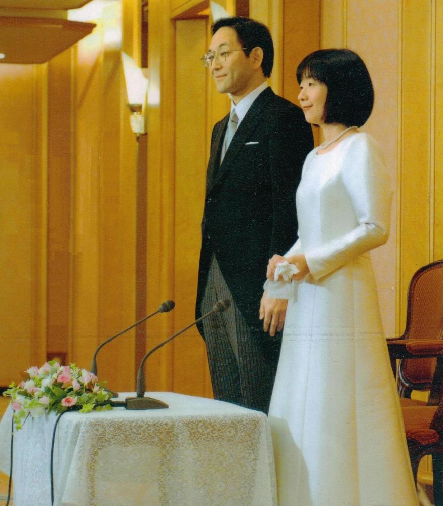 婚禮後參加記者會的兩人婚宴據悉,兩人婚後住在2006年以共同名義購入