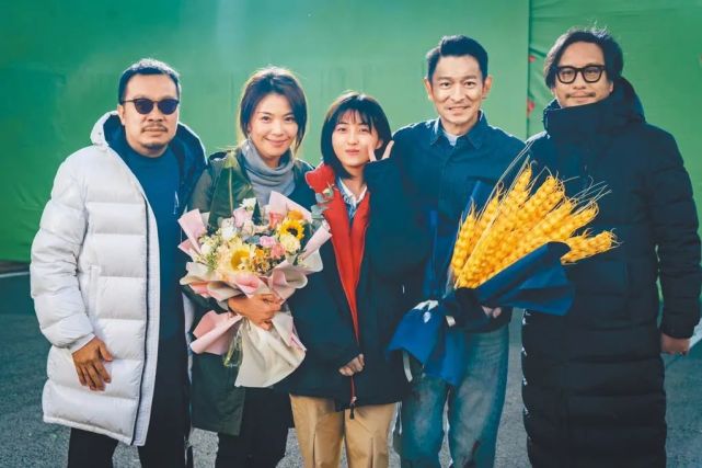 寰宇电影公司的林小强(左起),刘涛,张子枫,刘德华,彭顺开心电影《危机