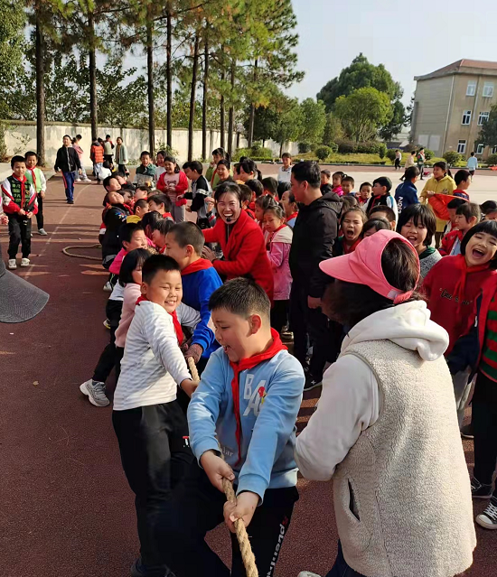 趣味运动会萌娃显身手花桥镇连山小学举趣味运动会