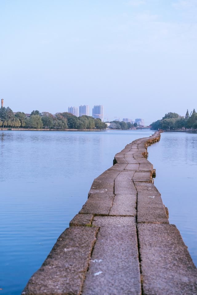 绍兴古纤道来绍兴旅游的冷门打卡地萧瑟且孤单的风景线