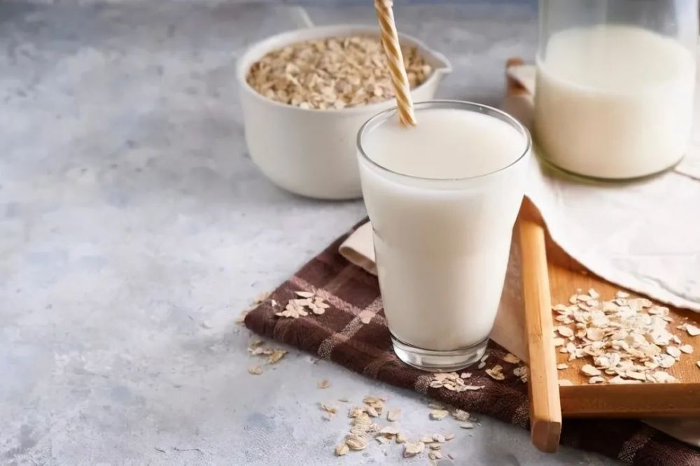 燕麦奶可以替代牛奶吗它更适合哪些人群