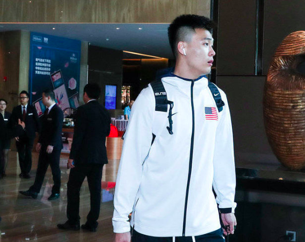 赵睿首度回应穿衣风波:无论是场内还是场外 都要严格要求自己