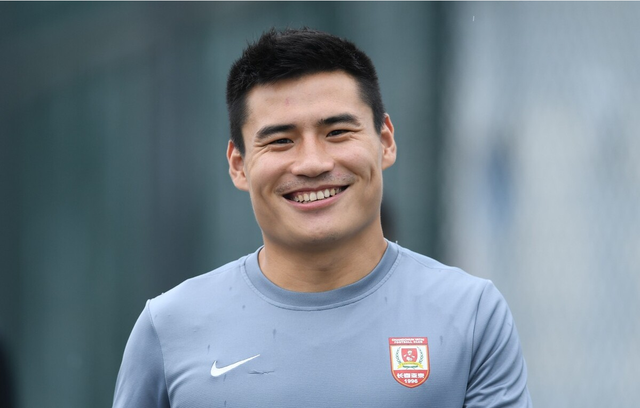 所以程长城在亚泰就一直枯坐板凳席,而他的能力确实