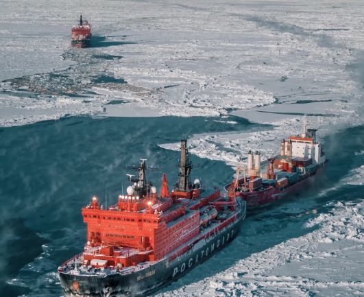 战斗民族核动力破冰船7万马力的破冰巨兽三四米冰层如切豆腐