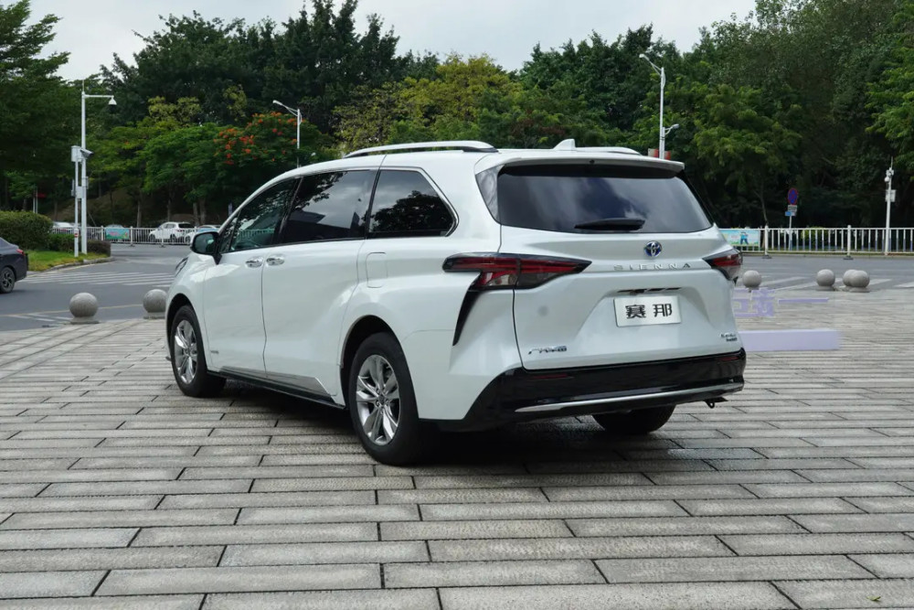 丰田重磅mpv油电混动7座家用是个不错的选择