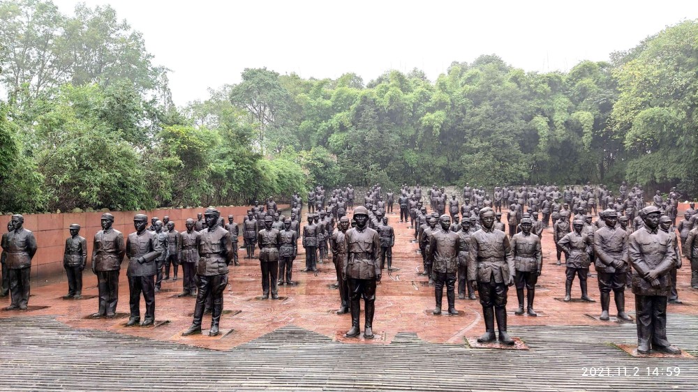 中国壮士群雕广场樊建川先生"为了和平 收藏战争,修建了建川博物馆