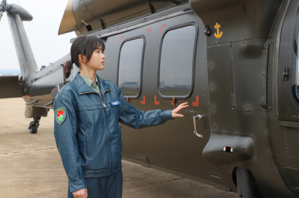 这个陆航女飞行员为什么能写进高考作文题