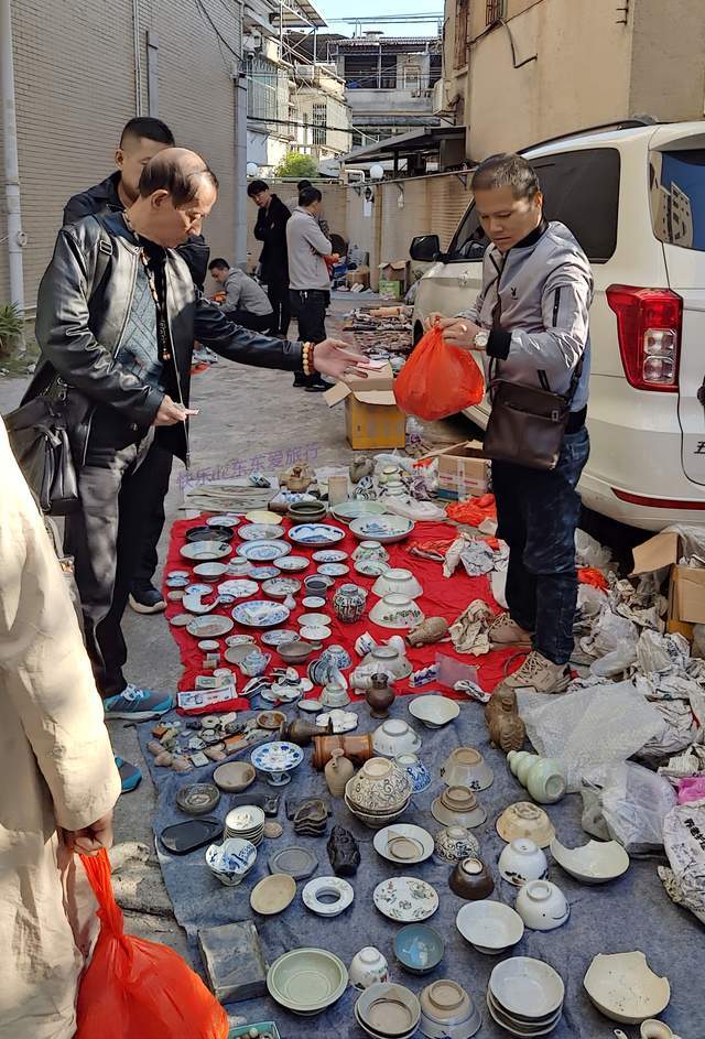 過去幾十年間,中國古玩市場經歷了從萌芽,發展,鼎盛,衰落到逐漸穩定的