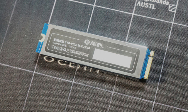 影驰星耀永劫无间定制款固态硬盘1t测试