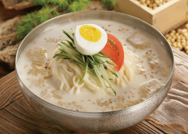 甜咸皆可的豆浆凉面搭配多种食材新奇又美味家人都爱吃