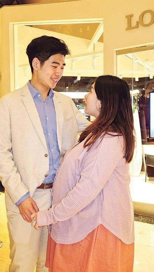 辛奇隆近满分进哈佛21岁成赌王女婿拿到14亿嫁妆后过得怎样