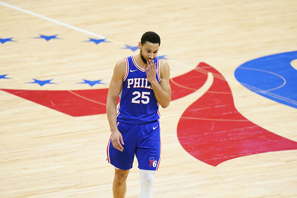 西蒙斯 【NBA】西蒙斯走不走？76人内部意见分裂了