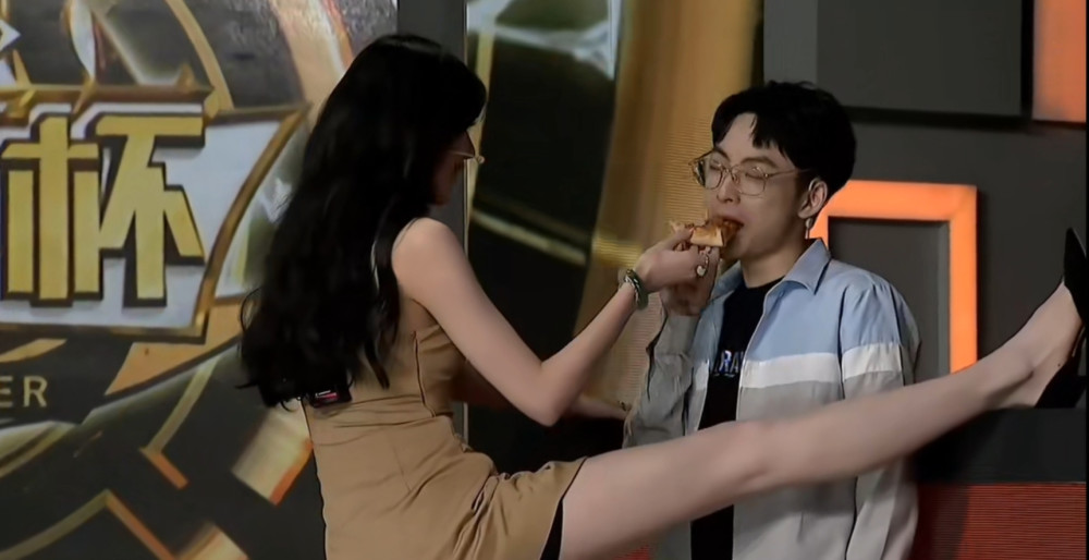 王者荣耀助德华上2300的神鸡营有多强撞翻ag五排车赖神都打电话走后门