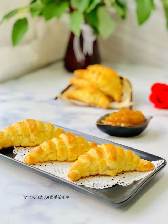 厨房小白也能做出好吃的牛角酥金黄诱人内附详细做法