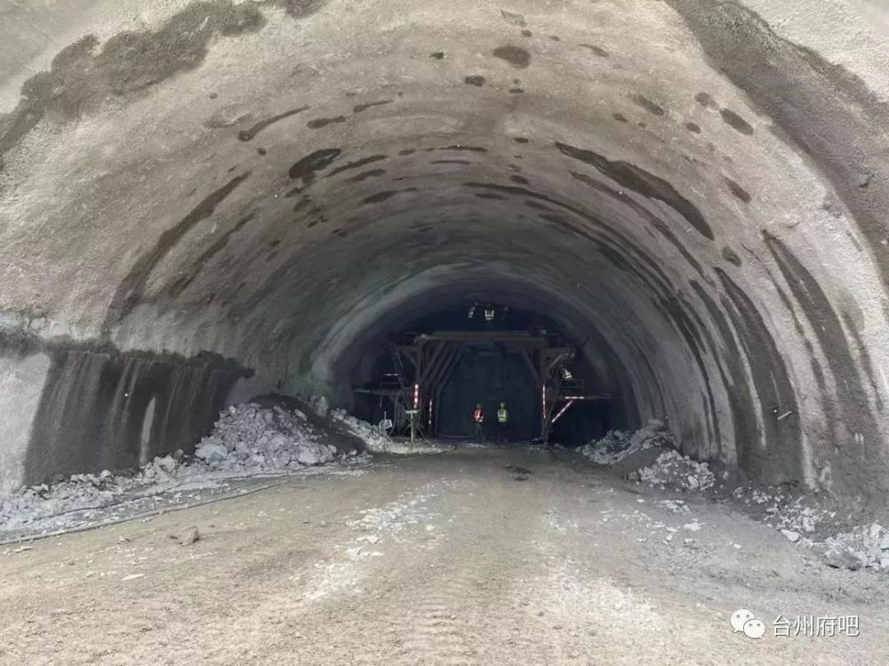 快讯!余温公路院桥支线ppp项目岙里对隧道右洞顺利贯通